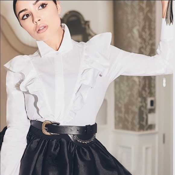 Olivia Culpo x Le Tote || NWOT Ruffle Blouse - Picture 3 of 7